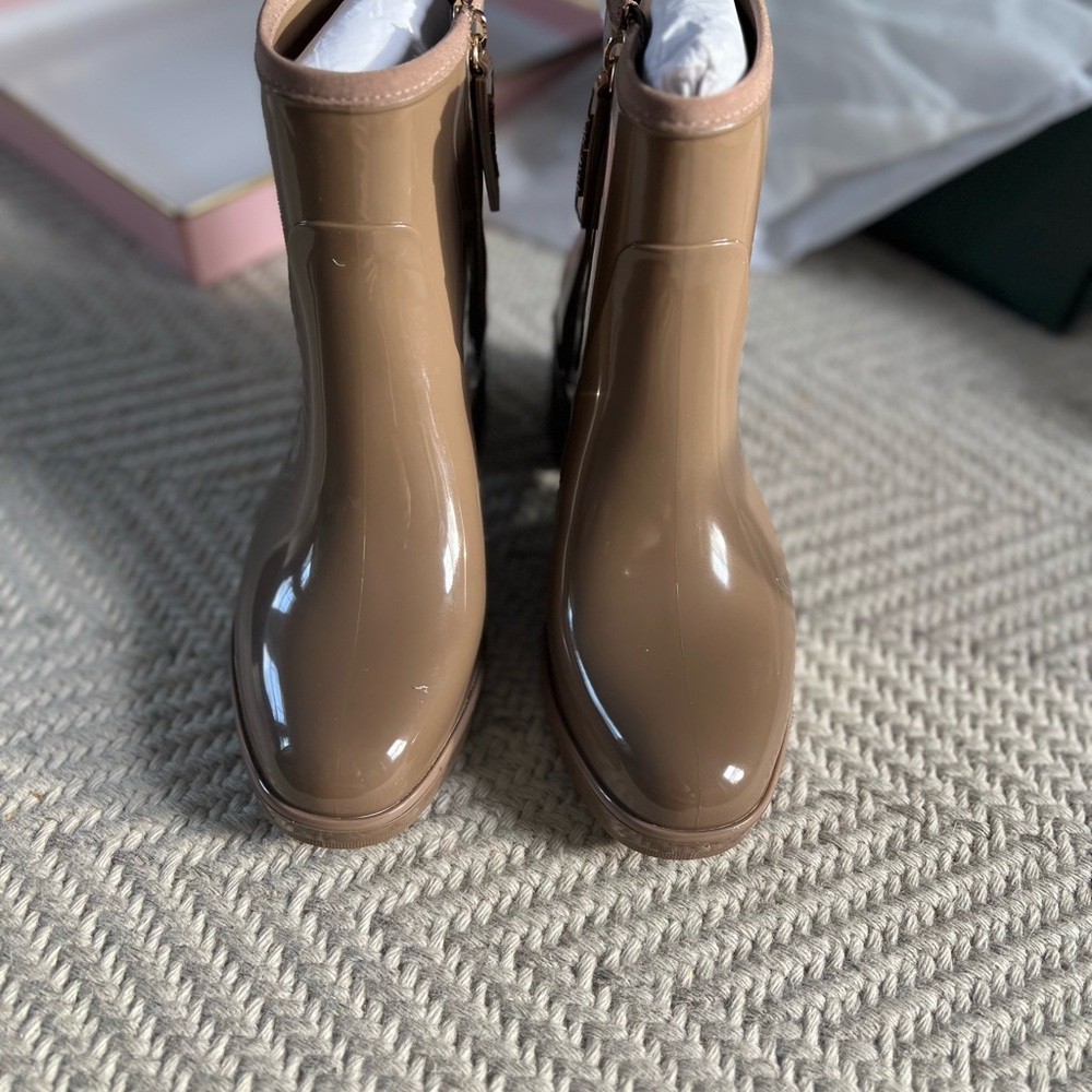NWT Kate Spade Puddle Rain Boots size 7B in rustic/neutral - Picture 4 of 7
